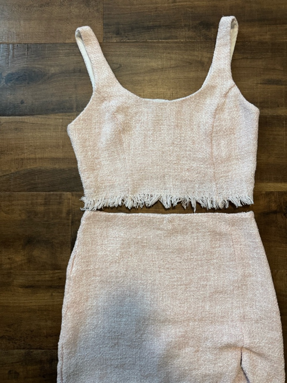 Le Lis Skirt Set - Picture 2 of 3